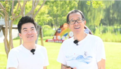 一場大肆張揚的內(nèi)訌